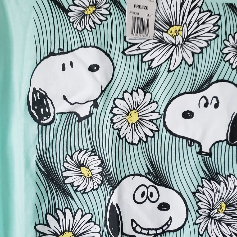 NWT: Peanuts Teal Blue Snoopy Tee Sze Small - Picture 3 of 4